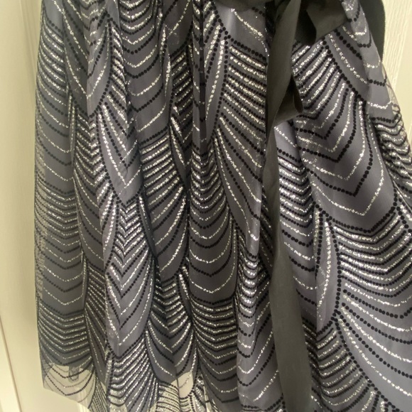 Beautiful Blk / Slvr Dress - Picture 2 of 5